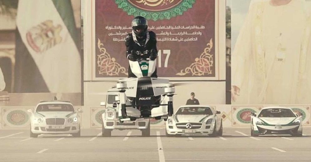 Perwira Polisi Dubai Mirip Jedi dengan Hoverbikes