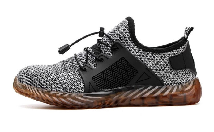 Mungkin Hanya Nuklir yang Dapat Hancurkan Sneakers Ini