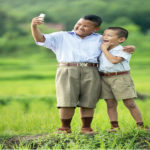Orangtua Wajib Ajari Anak Selfie Pertama Kali