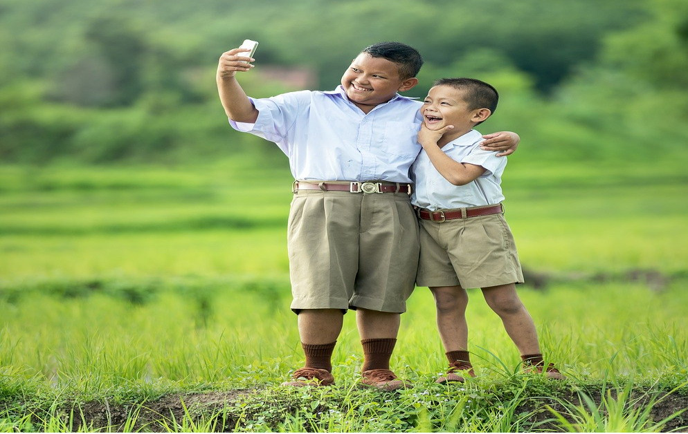 Orangtua Wajib Ajari Anak Selfie Pertama Kali