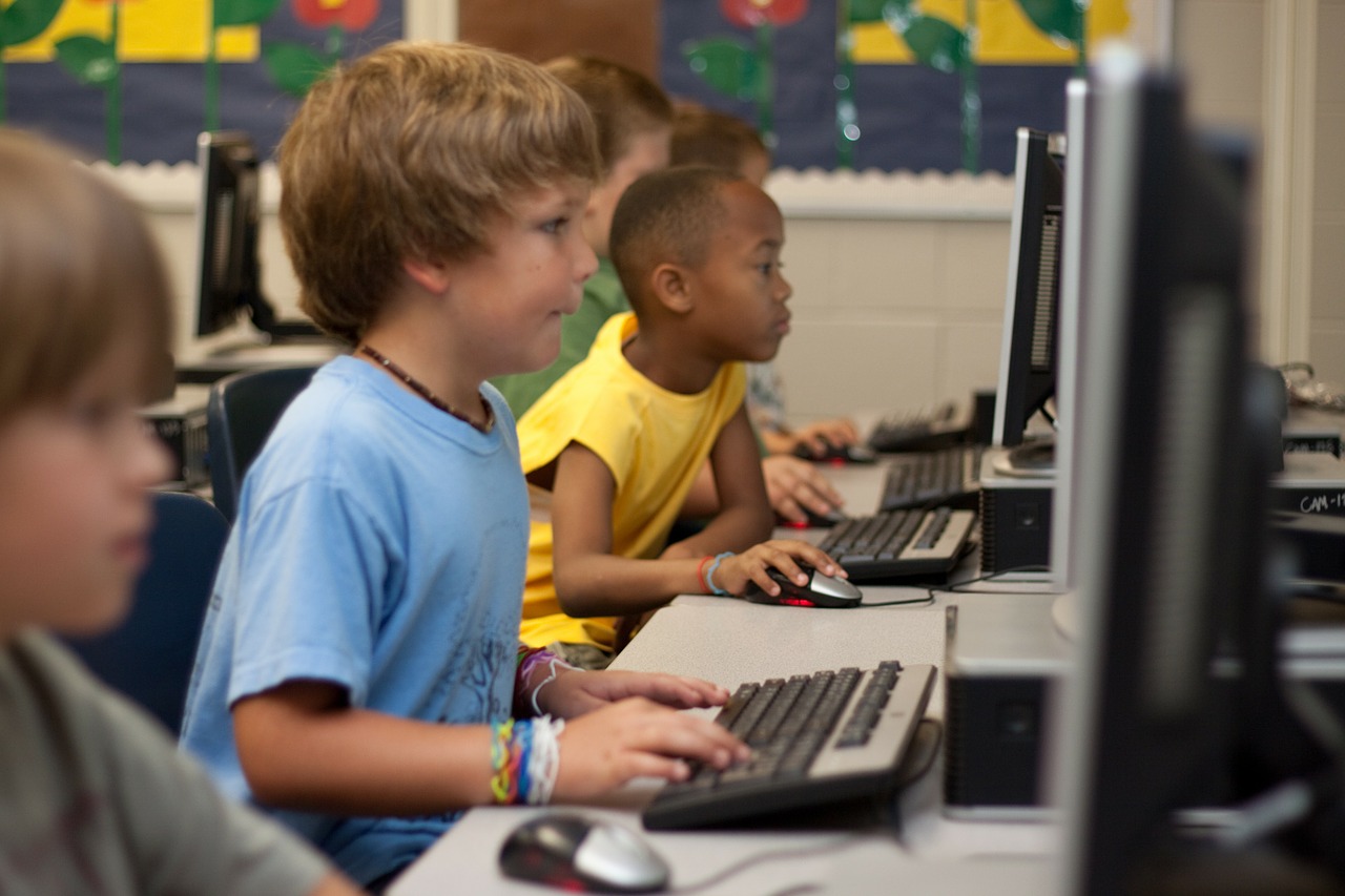 Hacker Incar Anak-anak yang Suka Main Games