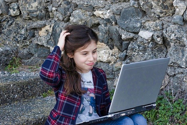 7 Risiko Internet Bagi Anak-anak