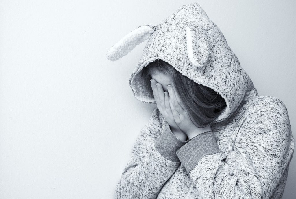 Cara Bantu Anak Mengatasi FOMO: 6 Tips Simpel Buat Orangtua