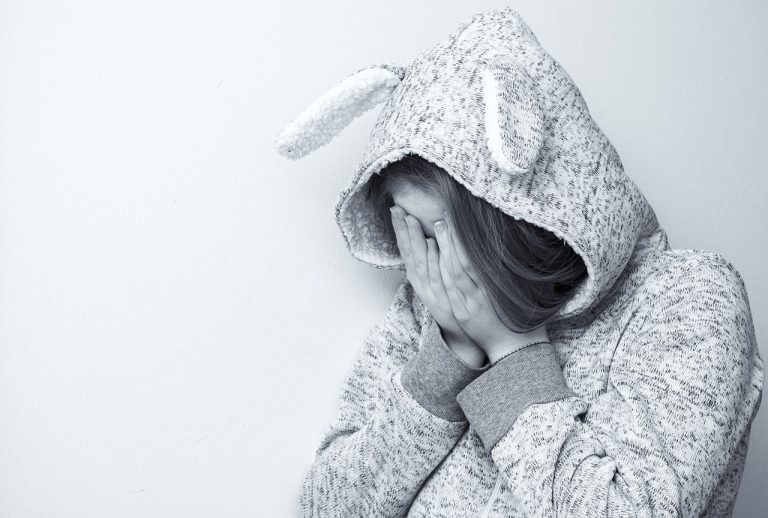 Cara Bantu Anak Mengatasi FOMO: 6 Tips Simpel Buat Orangtua