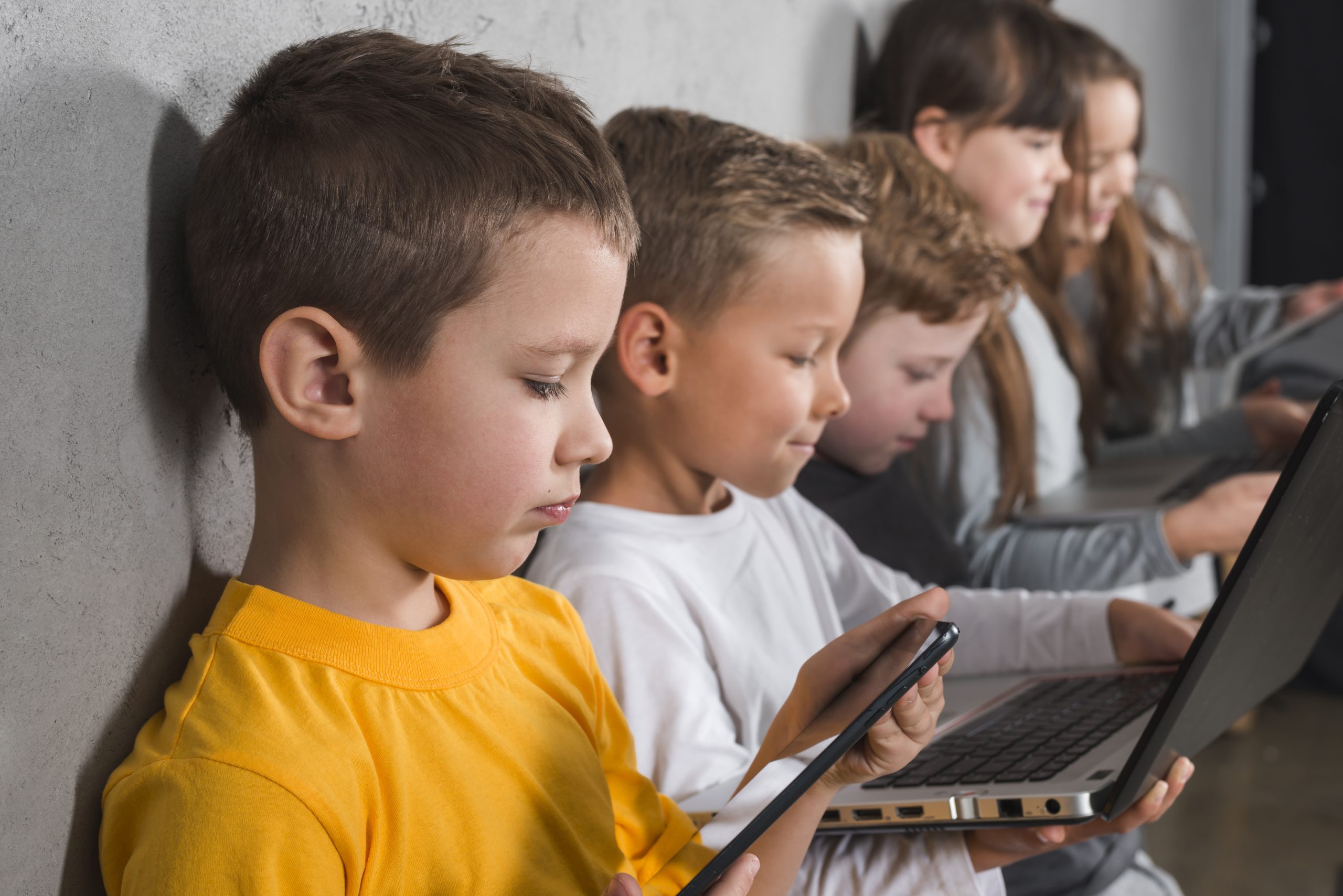 Melindungi Anak di Dunia Digital dari Social Engineering