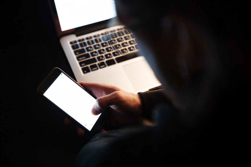Trik Mengunci & Menyembunyikan Aplikasi di iPhone