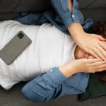 Tanda Anak Di-Bully Online yang Sering Terlewatkan Orang Tua