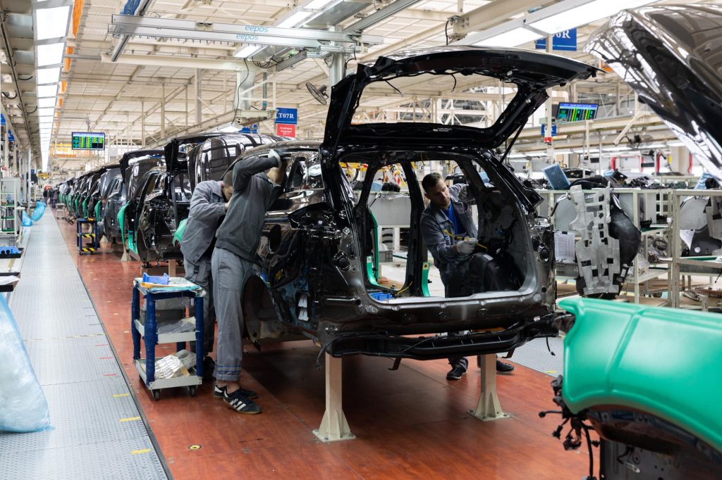 Serangan Siber di Industri Otomotif