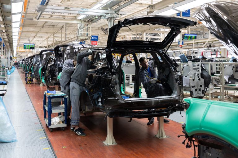 Serangan Siber di Industri Otomotif