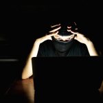 Peretasan Manusia dan penipuan Online