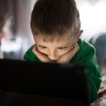 Mata-mata Digital mengintai Anak-anak