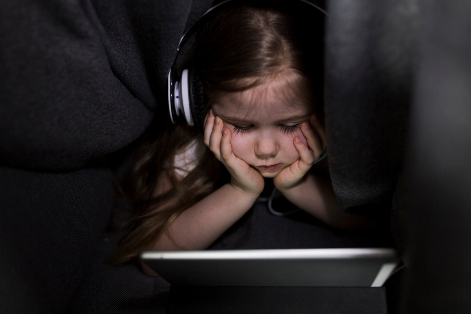 Mata-mata Digital mengintai Anak-anak