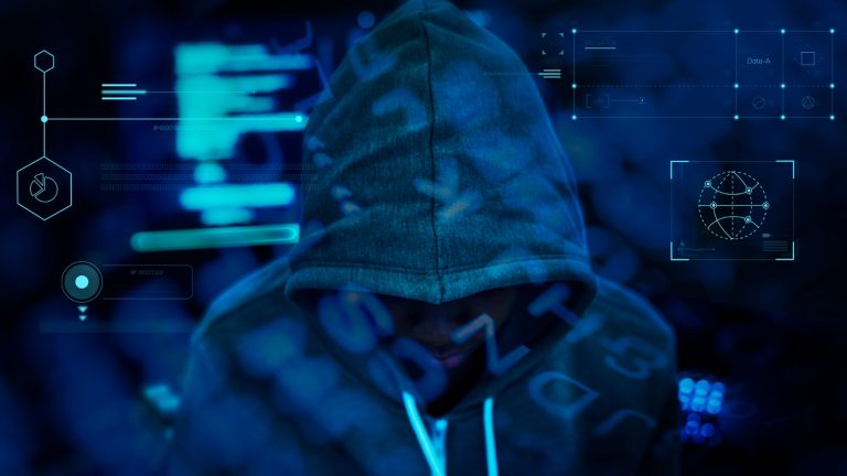 Peretas Curi Data Lewat Celah Kritis