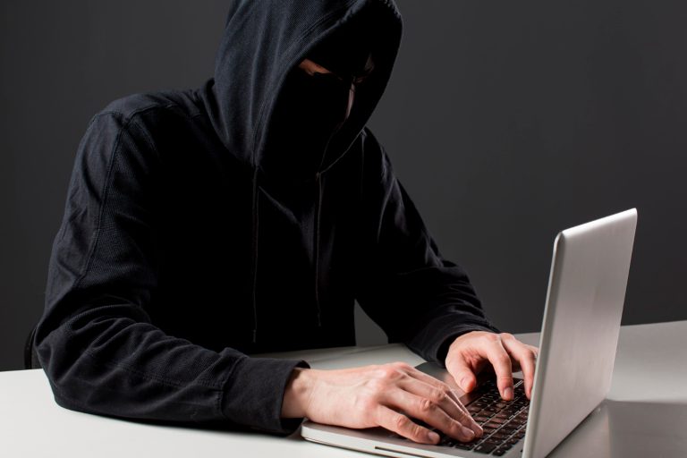 Malware Prankware untuk Spionase