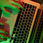 Browser Merakit Malware Sendiri